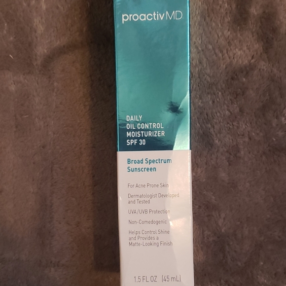 Proactiv MD daily oil control moisturizer spf 30 - Picture 2 of 4
